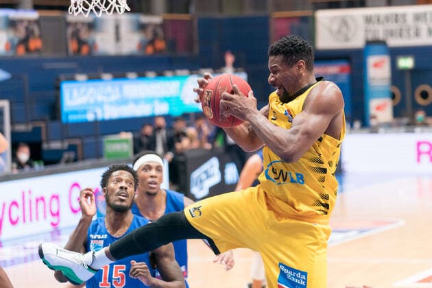 Syntainics MBC MHP Riesen Ludwigsburg, Basketball, Bundesliga, Men, 14 Matchday, 23 01 2021, v l Shavon Coleman MBC, 15 , Yorman Polas Bartolo Ludwigsburg, 13 Syntainics MBC MHP Riesen Ludwigsburg, Basketball, Bundesliga, Men, 14 Matchday, 23 01 2021, Weissenfels Copyright: xSchulz Eibner-Pressefotox ep_esz
