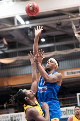 Syntainics MBC MHP Riesen Ludwigsburg, Basketball, Bundesliga, Maenner, 14 Spieltag, 23 01 2021, v l Jaleen Smith Ludwigsburg, 3 , Kyndahl Hill MBC, 11 Syntainics MBC MHP Riesen Ludwigsburg, Basketball, Bundesliga, Maenner, 14 Spieltag, 23 01 2021, Weissenfels Copyright: xSchulz Eibner-Pressefotox ep_esz