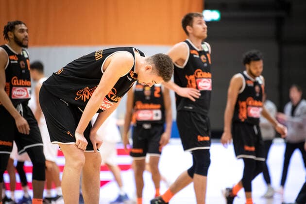 BARMER 2 Basketball Bundesliga ProA Saison 2020 2021 Spieltag 17 am 23 1 2021 Science City Jena vs wiha Panthers Schwenningen Deeply disappointed after losing in Jena after overtime 95 93 Felix Niedermanner Schwenningen Sparkassen Arena Jena