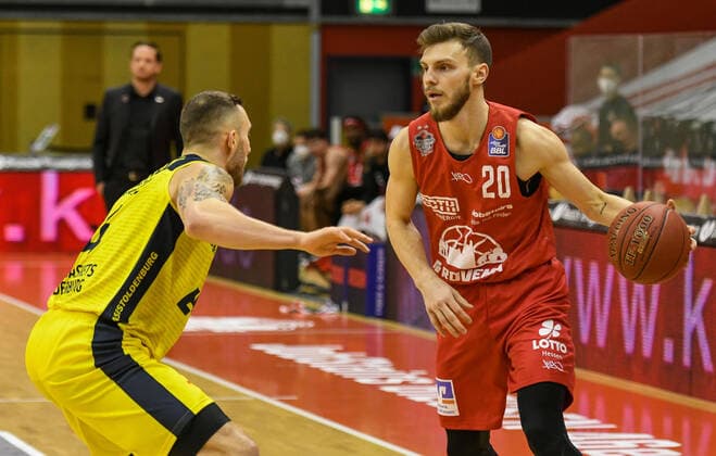 Ferdinand Zylka 14 matchday, Basketball Bundesliga, Basketball season 2020 2021, Germany, easyCredit BBL, Germany, Giessen 46ers, giessen red, men, Jobstairs GIESSEN 46ers EWE Baskets Oldenburg, Oldenburg yellow