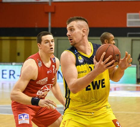 Scotie James jr , Rasid Mahalbasic 14 matchday, Basketball Bundesliga, Basketball season 2020 2021, Germany, easyCredit BBL, Germany, Giessen 46ers, giessen red, men, Jobstairs GIESSEN 46ers EWE Baskets Oldenburg, Oldenburg yellow