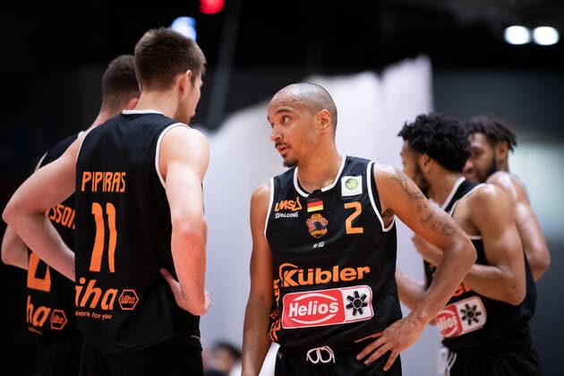 BARMER 2 Basketball Bundesliga ProA Saison 2020 2021 Spieltag 17 am 23 1 2021 Science City Jena vs wiha Panthers Schwenningen center Chris Frazier Schwenningen looks disappointed Sparkassen Arena Jena