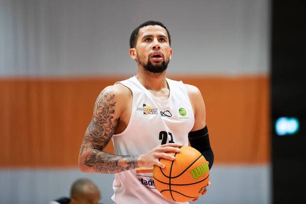BARMER 2 Basketball Bundesliga ProA Saison 2020 2021 Spieltag 17 am 23 1 2021 Science City Jena vs wiha Panthers Schwenningen Marcus Darnell Tyus Jena , Portrait Sparkassen Arena Jena