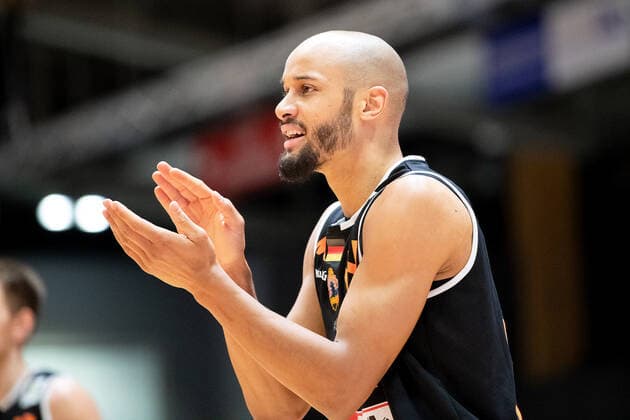 BARMER 2 Basketball Bundesliga ProA Season 2020 2021 Matchday 17 on 23 1 2021 Science City Jena vs wiha Panthers Schwenningen Kevin Johann Bryant Schwenningen , portrait, applauded Sparkassen Arena Jena.