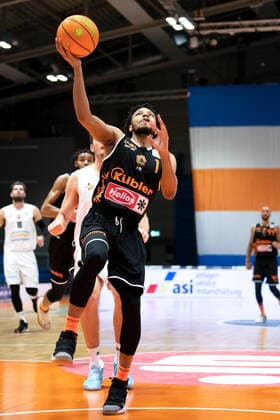 BARMER 2 Basketball Bundesliga ProA Season 2020 2021 Matchday 17 on 23 1 2021 Science City Jena vs wiha Panthers Schwenningen Nate Britt Schwenningen at the basket Sparkassen Arena Jena