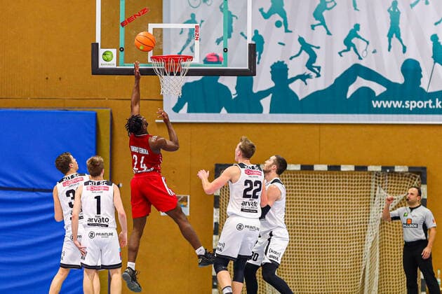 23 01 2021, men, basketball, 2020 2021 season, 3 Bundesliga, Pro B, College Wizards FC Bayern Basketball youth Maxwell Dongmo Temoka Munich 24 throws to the basket Karlsruhe Institute of Sport and Sportwis Baden Württemberg Germany