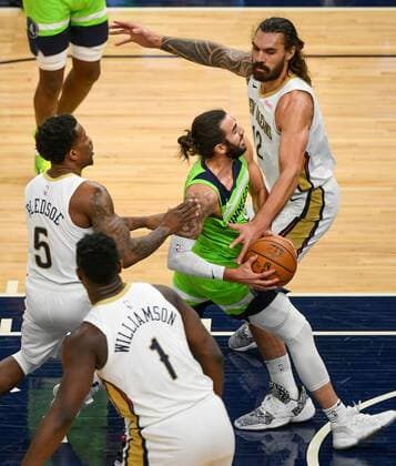 Minnesota Timberwolves guard Ricky Rubio (C) is fouled by New Orleans Pelicans center Steven AdamsÊ(R) as he drives past New Orleans Pelicans guard Eric Bledsoe (5) during the first half of their NBA, Basketball Herren, USA basketball game between the New Orleans Pelicans and the Minnesota Timberwolves at Target Center in Minneapolis, Minnesota, USA, 23 January, 2021. New Orleans Pelicans - Minnesota Timberwolves !ACHTUNG: NUR REDAKTIONELLE NUTZUNG!  Copyright: xCRAIGxLASSIGx AME1046 20210124-637470604821512149