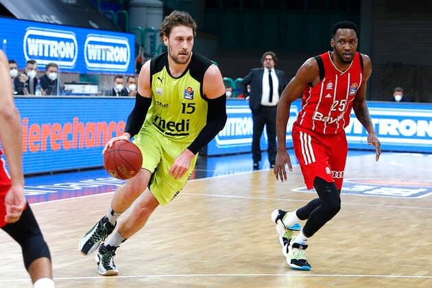 14 Matchday of the easyCredit BBL Basketball Bundesliga at Oberfrankenhalle in Bayreuth Season 2020 2021 Medi Bayreuth vs FC Bayern München Matthew Tiby Medi Bayreuth 15 left JaJuan Johnson FC Bayern München 25 right