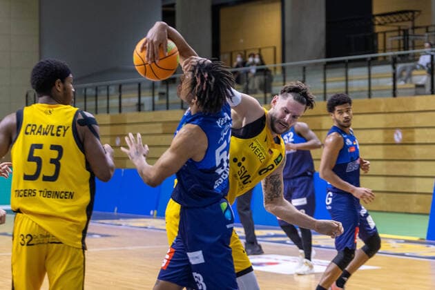 Isaiah Crawley Tigers Tübingen, 8 Kevin Yebo Eisbären Bremerhaven, 53 Enosch Wolf Tigers Tübingen, 8 ¨¨¨Tigers Tübingen vs Eisbären Bremerhaven, 2 Basketball, Bundesliga, Pro A, Barmer 2 Basketball, Spieltag 17, Spielzeit 2020 2021, 23 01 2021, ¨¨Tigers Tübingen Eisbären Bremerhaven, Basketball, 2 Bundesliga, Barmer 2 Basketball, Spieltag 17, Spielzeit 2020 2021, 23 01 2021 Rottenburg am Neckar. Copyright: xNinaxSander xEibnerxPressefotoxIx EP_NSR