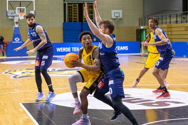 Marcel Keßen Eisbären Bremerhaven, 15 Joshua Sharkey Tigers Tübingen, 3 Leon Friederici Eisbären Bremerhaven, 30 ¨¨¨Tigers Tübingen vs Eisbären Bremerhaven, 2 Basketball, Bundesliga, Pro A, Barmer 2 Basketball, Spieltag 17, Spielzeit 2020 2021, 23 01 2021, ¨¨Tigers Tübingen Eisbären Bremerhaven, Basketball, 2 Bundesliga, Barmer 2 Basketball, Spieltag 17, Spielzeit 2020 2021, 23 01 2021 Rottenburg am Neckar. Copyright: xNinaxSander xEibnerxPressefotoxIx EP_NSR