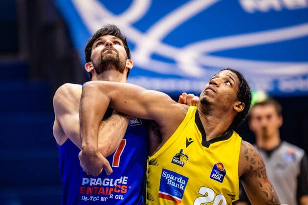 Aleksandar Marelja 17 Syntainics MBC , Desi Rodriguez 20 MHP Riesen Ludwigsburg during the match Season 2020 2021 Men in the EasyCredit Bundesliga between Syntainics MBC and MHP Riesen Ludwigsburg at Stadthalle Weissenfels on 23 January 2021 in Weissenfels, Sachsen Anhalt, Germany