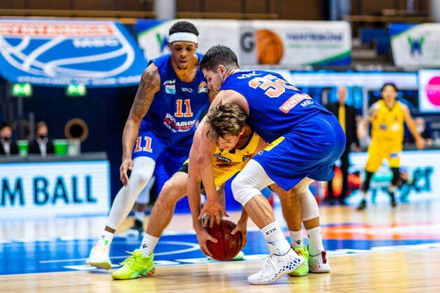 Jordan Hulls 1 MHP Riesen Ludwigsburg , Roko Rogic 32 Syntainics MBC , Kyndahl Hill 11 Syntainics MBC during the match Season 2020 2021 Men in the EasyCredit Bundesliga between Syntainics MBC and MHP Riesen Ludwigsburg at Stadthalle Weissenfels on 23 January 2021 in Weissenfels, Sachsen Anhalt, Germany