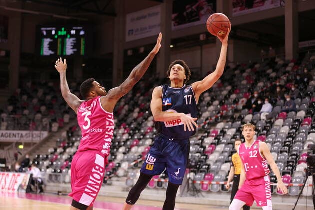 James Thompson IV Telekom Baskets Bonn vs Jamuni McNeace HAKRO Merlins Crailsheim easyCredit BBL 1 Bundesliga , Season 2020 2021 , Matchday 14