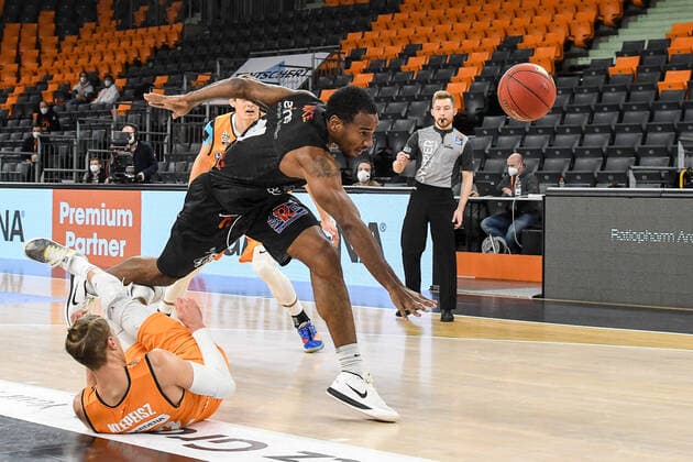 GER, BBL, ratiopharm ulm vs NINERS Chemnitz 24 01 2021, ratiopharm arena, Neu Ulm, GER, BBL, ratiopharm ulm vs NINERS Chemnitz, in picture Thomas Klepeisz Ulm, 22 goes down after fighting for the ball, Mike Isiaha Chemnitz, 11 cant control the ball anymore and stumbles nordphoto.GmbHx xHafner nph00200