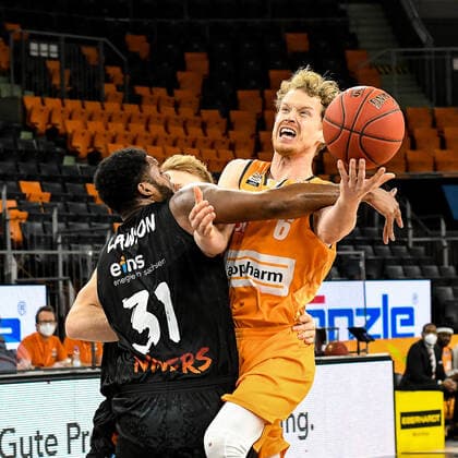 GER, BBL, ratiopharm ulm vs NINERS Chemnitz 24 01 2021, ratiopharm arena, Neu Ulm, GER, BBL, ratiopharm ulm vs NINERS Chemnitz, pictured Jow Lawson III Chemnitz, 31 fouls Per Guenther Ulm, 6 nordphoto.GmbHx xHafner nph00200