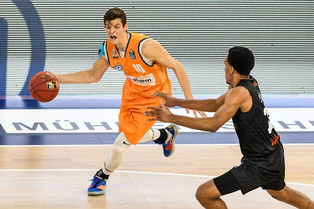GER, BBL, ratiopharm ulm vs NINERS Chemnitz 24 01 2021, ratiopharm arena, Neu Ulm, GER, BBL, ratiopharm ulm vs NINERS Chemnitz, pictured Christoph Philipps Ulm, 10 , George King Chemnitz, 24 nordphoto.GmbHx xHafner nph00200