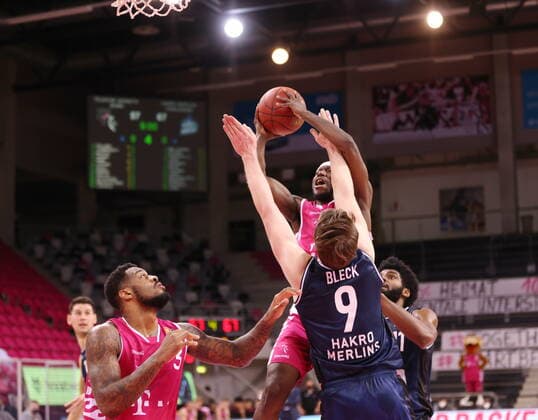Josh Hagins Telekom Baskets Bonn vs Fabian Bleck HAKRO Merlins Crailsheim easyCredit BBL 1 Bundesliga , Season 2020 2021 , Matchday 14