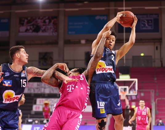 James Thompson IV Telekom Baskets Bonn vs Trae Bell Haynes HAKRO Merlins Crailsheim easyCredit BBL 1 Bundesliga , Season 2020 2021 , Matchday 14