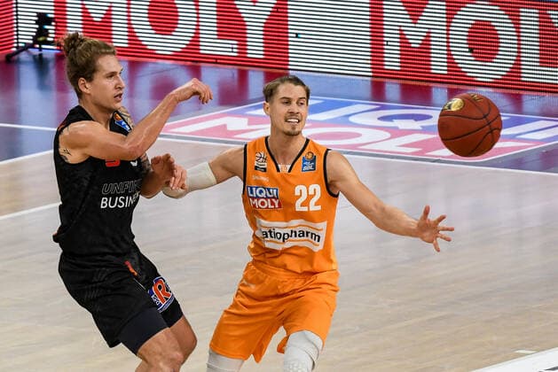 GER, BBL, ratiopharm ulm vs NINERS Chemnitz 24 01 2021, ratiopharm arena, Neu Ulm, GER, BBL, ratiopharm ulm vs NINERS Chemnitz, pictured Malte Ziegenhagen Chemnitz, 3 , Thomas Klepeisz Ulm, 22 nordphoto.GmbHx xHafner nph00200