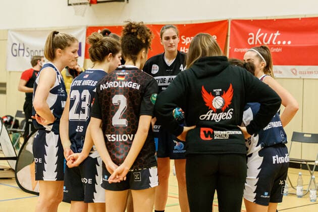 Hannover, Germany 24 January 2021 1 BBL Women 2020 2021 TK Hannover vs XCYDE Angels Noerdlingen The team of Noerdlingen stands in a circle after the defeat Sporthalle Birkenstraße Niedersachsen Copyright: xFotostandx xxMattheyx