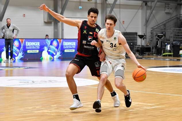 24 01 2021 Basketball Saison 2020 2021 2 Bundesliga Pro A 17 Spieltag Nürnberg Falcons Basketball Club NBC Artland Dragons Quakenbrueck Leon Iduma Okpara 12, Artland Dragons Jackson Ross Kent 34, Nürnberg Falcons BC NBC