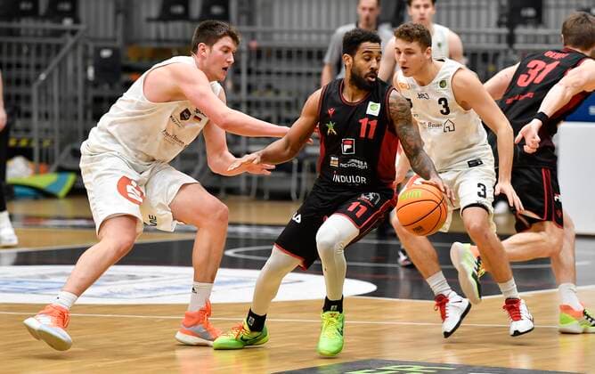 24 01 2021 Basketball Saison 2020 2021 2 Bundesliga Pro A 17 Spieltag Nürnberg Falcons Basketball Club NBC Artland Dragons Quakenbrück Jonathan Maier 13, Nürnberg Falcons BC NBC Gerel David Simmons 11, Artland Dragons Marcell Pongo 3, Nürnberg Falcons BC NBC