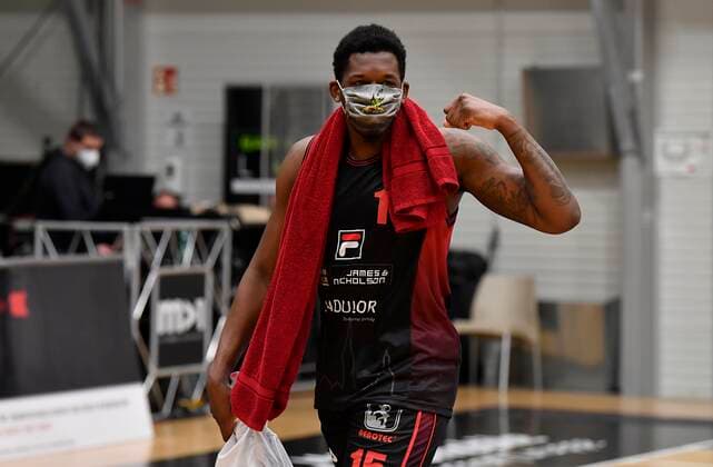 24 01 2021 Basketball Season 2020 2021 2 Bundesliga Pro A 17 Spieltag Nürnberg Falcons Basketball Club NBC Artland Dragons Quakenbrück Quadir Hassan Welton 15, Artland Dragons clenches fist fists cheers joy winner winner winner pose