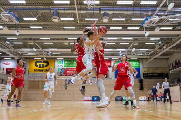 Laura Schinkel 07, GISA Lions SV Halle vs Ae Rianna Harris Herner TC and Sofia Pelander Herner TC GISA Lions SV Halle vs Herner TC Basketball 1 Bundesliga ERDGAS Sportarena Halle Saale 24 01 2021 Photo Holger John Sachsen Anhalt Germany ERDGAS Sportarena Halle Saale