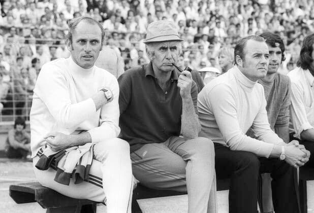 MSV Duisburg FC Bayern München 2 0 05 06 1971 V l Coach Udo Lattek FCB and manager Robert Schwan, team doctor Dr Erich Spannbauer and Gerd Müller half verd Only for journalistic use Only for editorial use HM