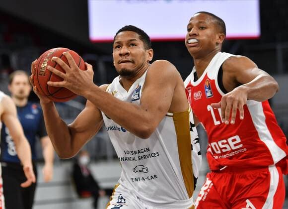 BAMBERG 24 01 2021 Basketball easycredit 1 Basketball Bundesliga 14 matchday Brose Bamberg vs Basketball Löwen Braunschweig Karim Jallow 35, Basketball Löwen Braunschweig moves to the basket against Devon Hall 22, Brose Bamberg photo Hans Martin Issler isslerimages Brose Bamberg vs Basketball Löwen Braunschweig