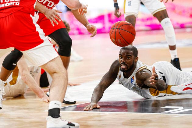 right 05 Bryon Allen Basketball Löwen Braunschweig Brose Bamberg Basketball Löwen Braunschweig easyCredit BBL Basketball Bundesliga Basketball Saison 2020 21 14 Spieltag, 24 01 2021 Bamberg, Brose Arena ASV Autoren Nummer 4026335 Copyright: DanielxLöb