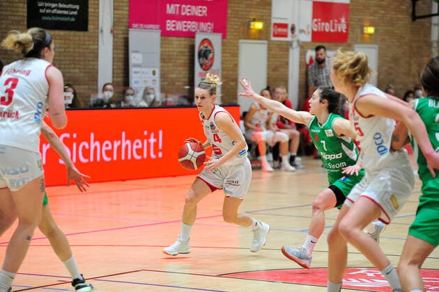Basketball DBBL 15 Matchday GiroLive Panthers Osnabrück flippo Baskets BG 74 on 24 01 2021 in the OSC Hall in Osnabrück Melli Knopp C Osnabrück in a duel with Jennifer Crowder Göttingen BK