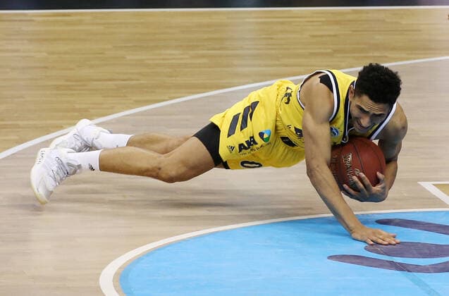 Maodo Lo single image clipping action sport basketball BBL Bundesliga men season 2020 2021 24 01 2021 ALBA Berlin vs s Oliver Würzburg
