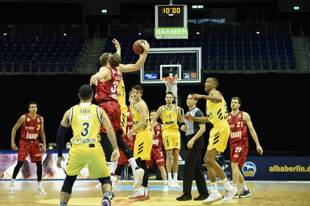 Tipoff, BBL, Alba Berlin vs s Oliver Wuerzburg, at Mercedes Benz Arena, 24 01 21, GER, Berlin, 24 01 21, BBL, Alba vs s Oliver Wuerzburg Berlin Copyright: xUwexKoch xEibner-Pressefotox EP_ukh
