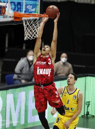 Tyson Ward, Marcus Eriksson action game scene duel sports basketball BBL Bundesliga men season 2020 2021 24 01 2021 ALBA Berlin vs s Oliver Würzburg
