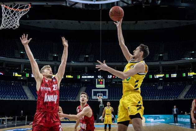 Basketball Berlin 24 01 2021 Season 2020 2021 BBL easyCredit BBL Alba Berlin vs s Oliver WÂ¸rzburg Marcus Eriksson Alba Berlin, No 08 Jonas Weitzel WÂ¸rzburg, No 27