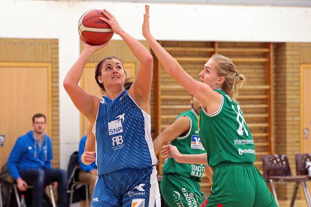 24 01 2021, xovx, Basketball Damen 1 Bundesliga, BC Pharmaserv Marburg SNP Bascats Heidelberg v l Fallyn Freije SNP BasCats USC Heidelberg , Hanna Crymble BC Pharmaserv Marburg Marburg Sporthalle Georg Gaßmann Stadion Hessen Deutschland DE