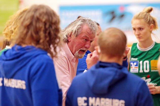 24 01 2021, xovx, Basketball Damen 1 Bundesliga, BC Pharmaserv Marburg SNP Bascats Heidelberg Instructions during timeout from Head Coach Christoph Wysocki BC Pharmaserv Marburg to his team Marburg Sporthalle Georg Gaßmann Stadion Hessen Germany EN