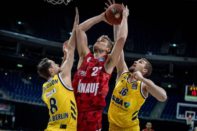 Basketball Berlin 24 01 2021 Season 2020 2021 BBL easyCredit BBL Alba Berlin vs s Oliver Würzburg Jonas Weitzel Würzburg, No 27 Marcus Eriksson Alba Berlin, No 08 Kresimir Nikic Alba Berlin, No 16