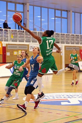 24 01 2021, xovx, Basketball Damen 1 Bundesliga, BC Pharmaserv Marburg SNP Bascats Heidelberg v l Rachel Arthur BC Pharmaserv Marburg , Britta Daub SNP BasCats USC Heidelberg , Alica Moravcikova SNP BasCats USC Heidelberg , Tonisha Baker BC Pharmaserv Marburg Marburg Sporthalle Georg Gaßmann Stadion Hessen Germany DE