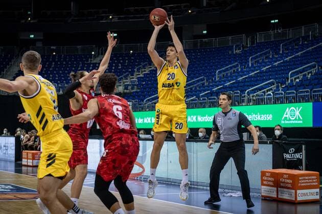 Basketball Berlin 24 01 2021 Season 2020 2021 BBL easyCredit BBL Alba Berlin vs s Oliver Würzburg Simone Fontecchio Alba Berlin, No 20