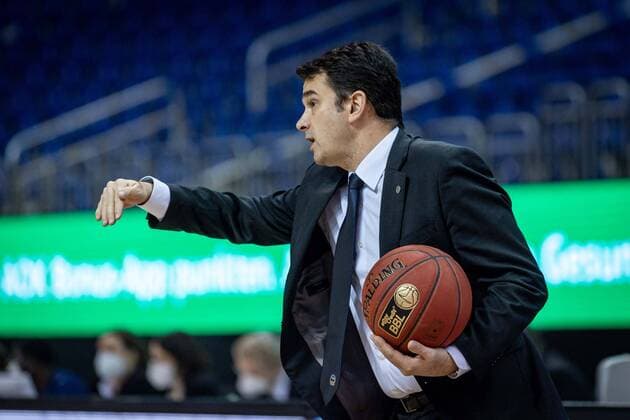 Basketball Berlin 24 01 2021 Season 2020 2021 BBL easyCredit BBL Alba Berlin vs s Oliver Würzburg Israel Gonzalez Alba Berlin, assistant coach