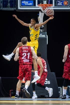 Basketball Berlin 24 01 2021 Season 2020 2021 BBL easyCredit BBL Alba Berlin vs s Oliver Würzburg Louis Olinde Alba Berlin, No 19 Florian Koch Würzburg, No 21 Tyson Ward Würzburg, No 03