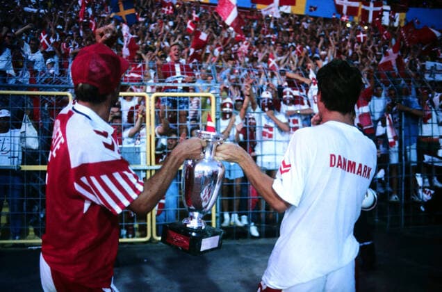 26 06 92 Denmark Germany Sweden, Gothenburg, 26 06 1992, Football, UEFA European Championship 1992 in Sweden, Final, Denmark DFB Germany 2 0 v l Kim Christofte, Brian Laudrup both Denmark with the European Cup