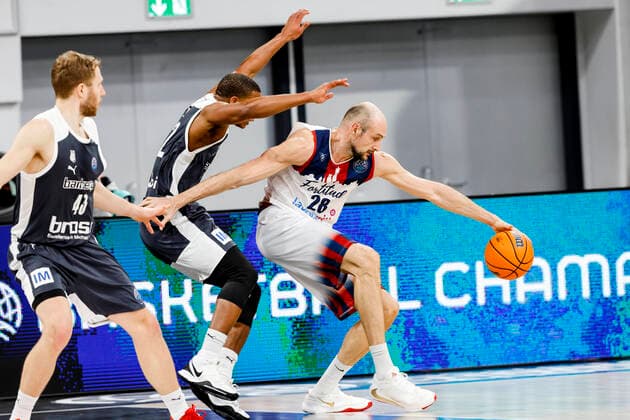 Right Marco Cusin Fortitudi Bologna, 28 Basketball Champions League 2020 21, group stage matchday 8, Brose Bamberg Fortitudo Bologna 27 01 2021, Bamberg, Brose Arena ASV Autoren Nummer Copyright: DanielxLöb