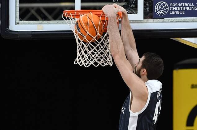 BAMBERG 27 01 2021 Basketball season 2020 21 Basketball Champions League 6 matchday Brose Bamberg Fortitudo Bologna David Kravish 45, Brose Bamberg with dunk photo Hans Martin Issler isslerimages Brose Bamberg Fortitudo Bologna