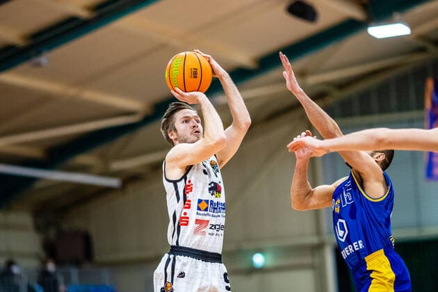 Lucien Schmikale 9 BSW Sixers , Milen Zahariev 15 EN Baskets Schwelm during the 2020 21 mens season in the Barmer Bundesliga ProB between BSW Sixers and EN Baskets Schwelm at the Ballsporthalle Sandersdorf on 27 January 2021 in Sandersdorf, Saxony Anhalt, Germany
