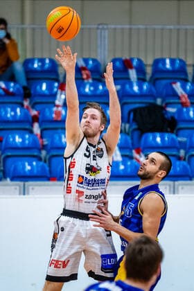 Lucien Schmikale 9 BSW Sixers , Milen Zahariev 15 EN Baskets Schwelm during the 2020 21 mens season in the Barmer Bundesliga ProB between BSW Sixers and EN Baskets Schwelm at the Ballsporthalle Sandersdorf on 27 January 2021 in Sandersdorf, Saxony Anhalt, Germany
