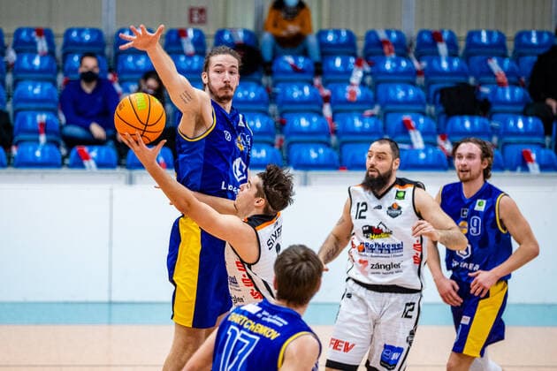 Nemanja Nadjfeji 8 BSW Sixers , Daniel Mayr 42 EN Baskets Schwelm during the season 2020 21 men in the Barmer Bundesliga ProB between BSW Sixers and EN Baskets Schwelm at the Ballsporthalle Sandersdorf on 27 January 2021 in Sandersdorf, Saxony Anhalt, Germany