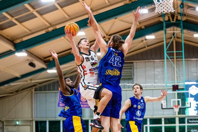 Marco Rahn 15 BSW Sixers , Daniel Mayr 42 EN Baskets Schwelm during the season 2020 21 men in the Barmer Bundesliga ProB between BSW Sixers and EN Baskets Schwelm in the Ballsporthalle Sandersdorf on 27 January 2021 in Sandersdorf, Saxony Anhalt, Germany